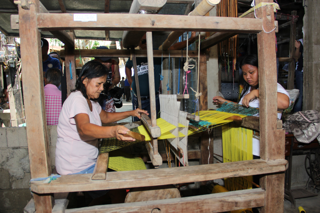 Panagabel (process of weaving)